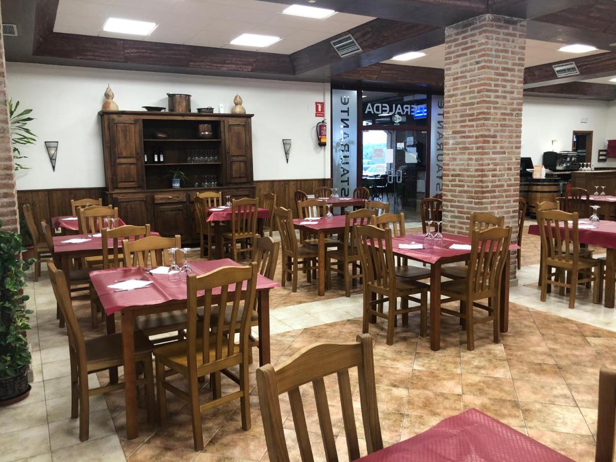 Peraleda de la Mata Area De Servicio Los Cerrillos מראה חיצוני תמונה