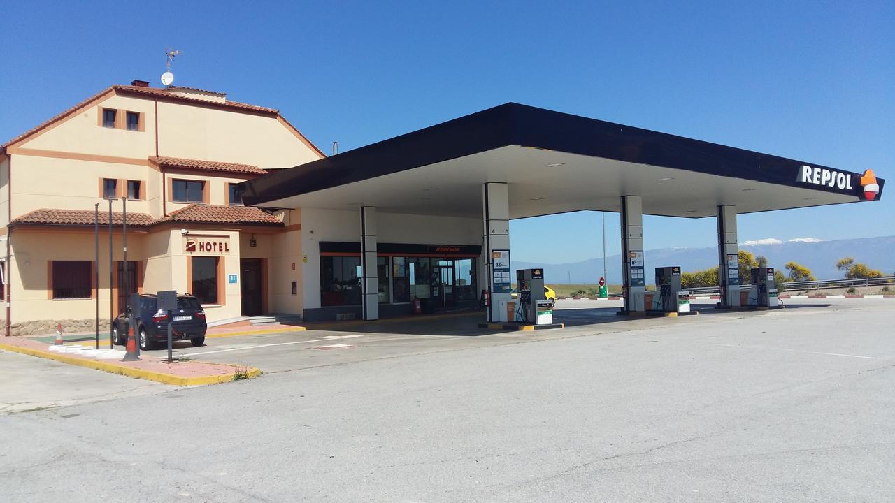 Peraleda de la Mata Area De Servicio Los Cerrillos מראה חיצוני תמונה